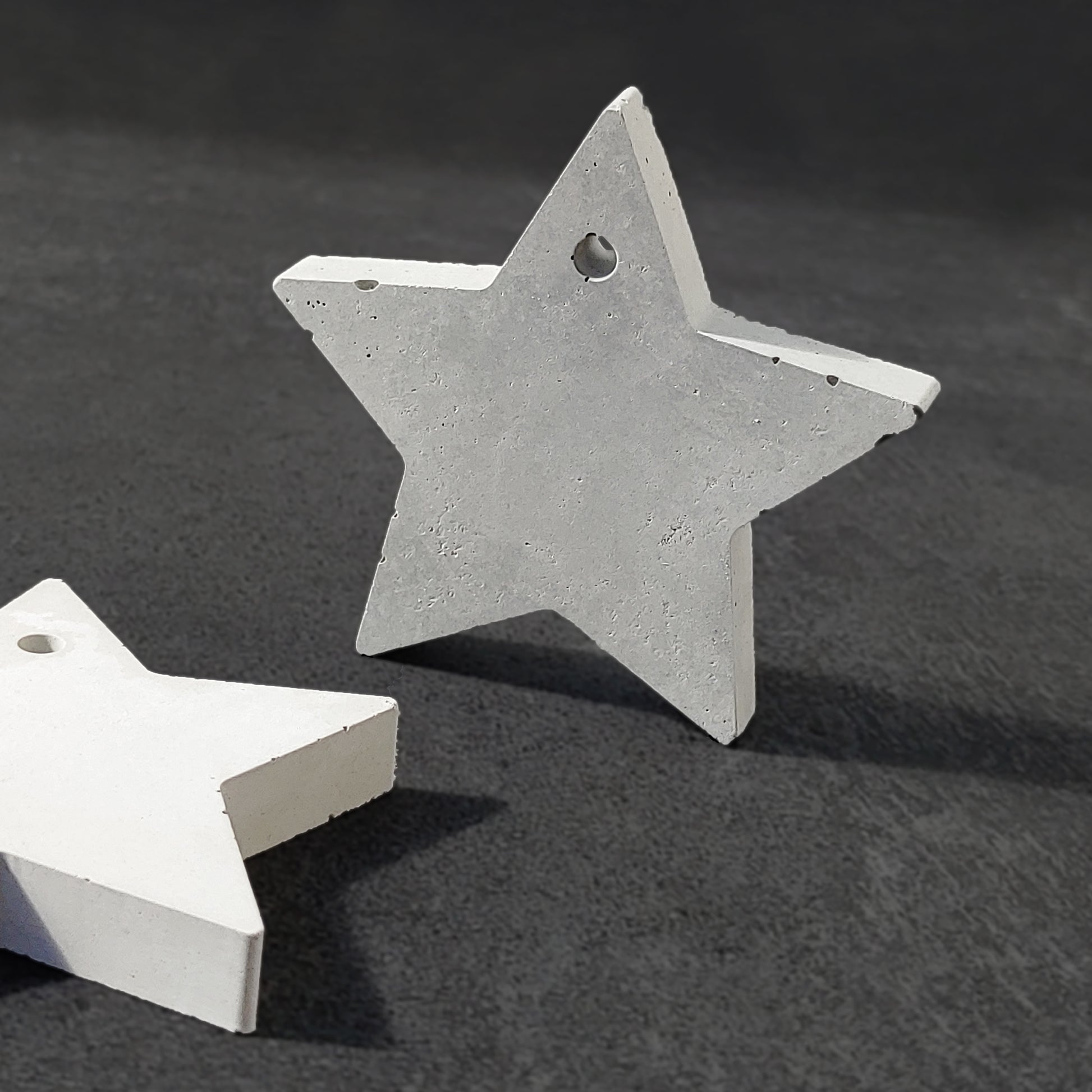 graue Sterne Anhänger aus Beton  für Winterdekoration